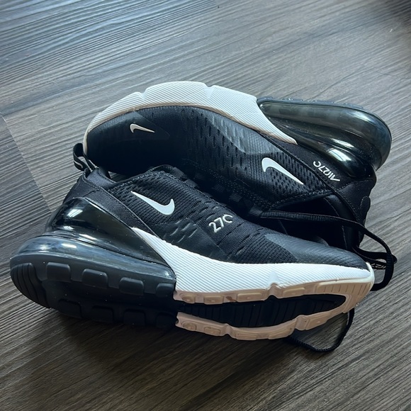 Nike Air Max 270 Black Sneakers - Picture 6 of 7